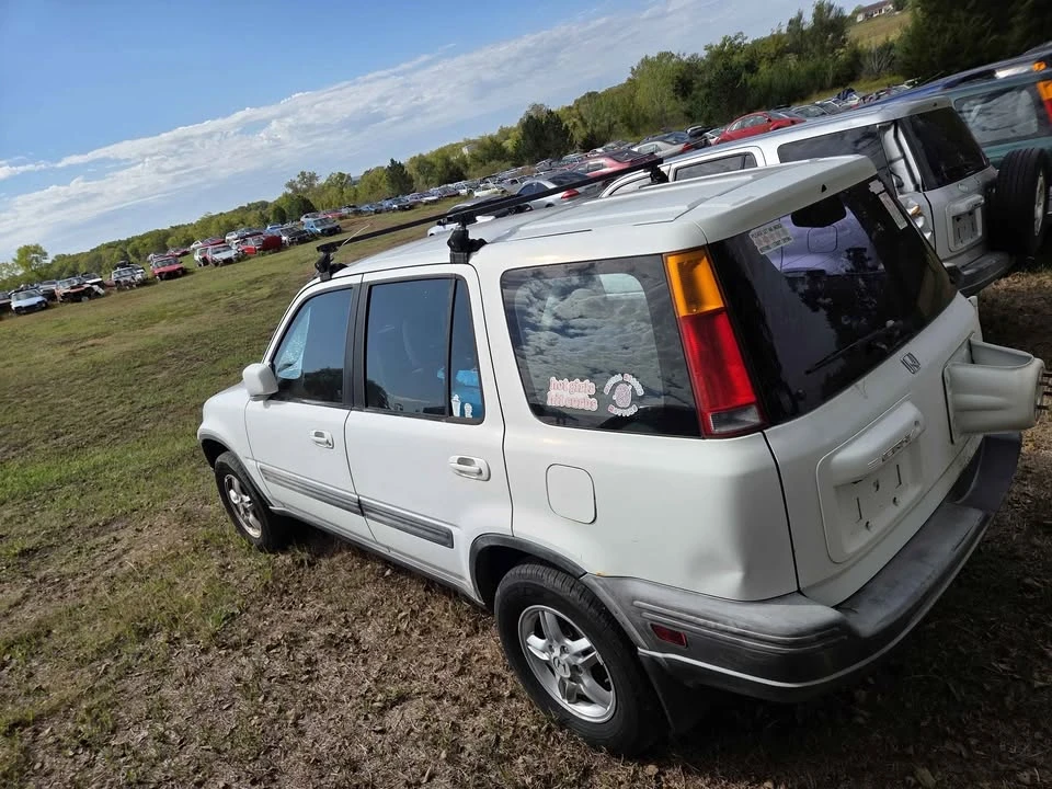 2000 Honda CR-V 1st Gen - Image 3 of 15