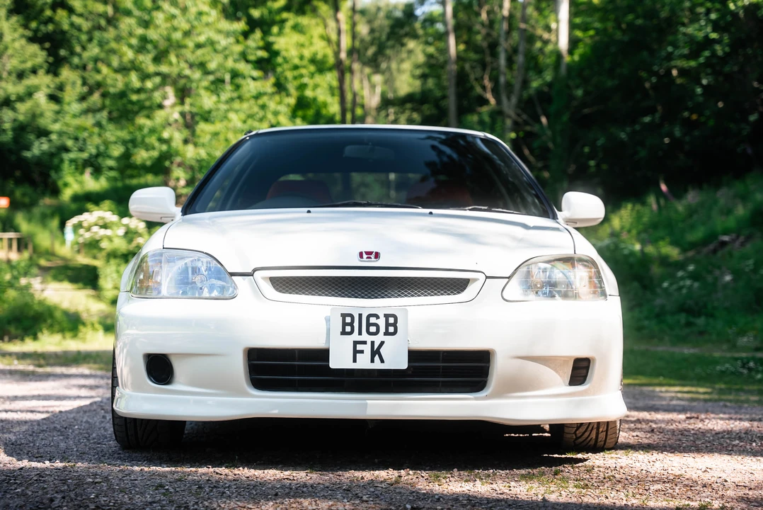 2000 Honda EK9 Civic Type R - Image 2 of 31