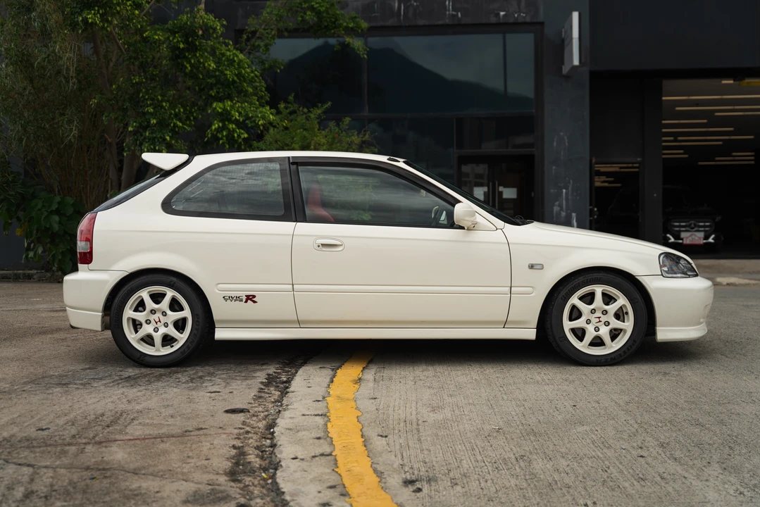 2000 Honda EK9 Civic Type R - Image 9 of 31