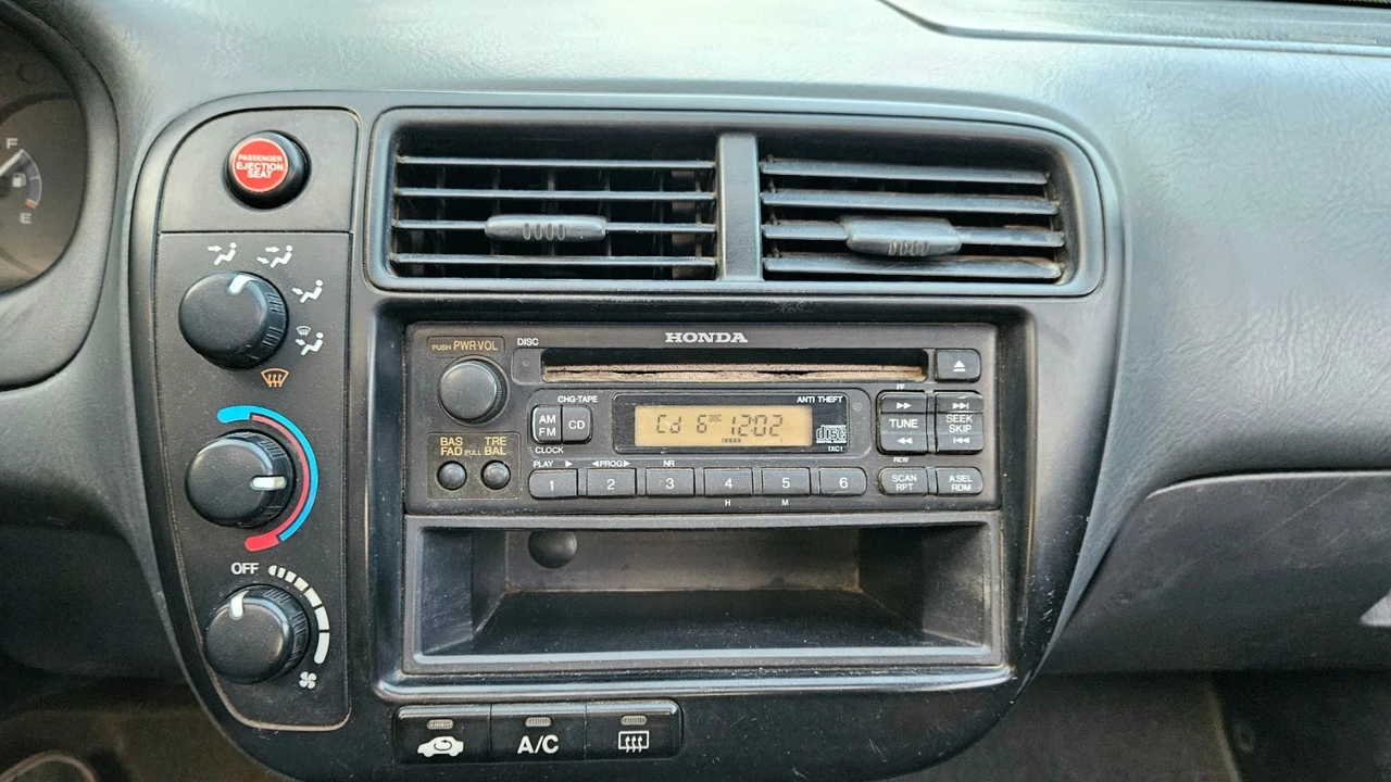 2000 Honda EK Civic - Image 15 of 25