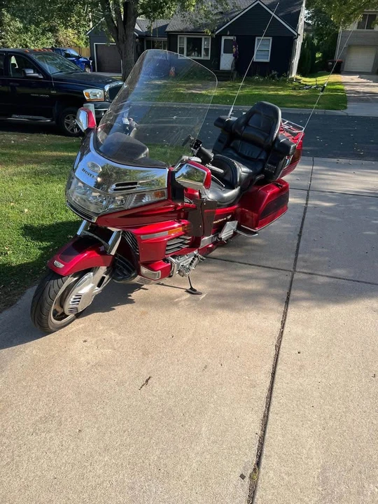 2000 Honda Gold Wing - Image 2 of 6
