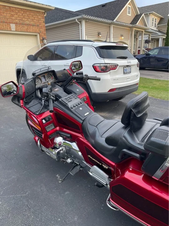 2000 Honda Gold Wing - Image 2 of 9