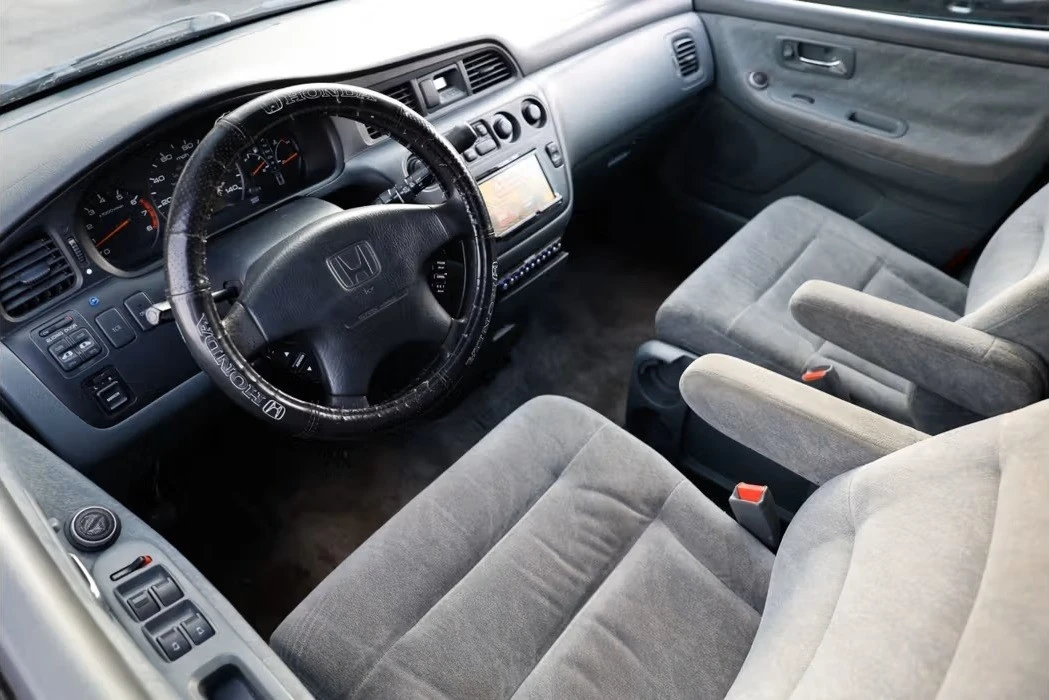 2000 Honda Odyssey - Image 4 of 12