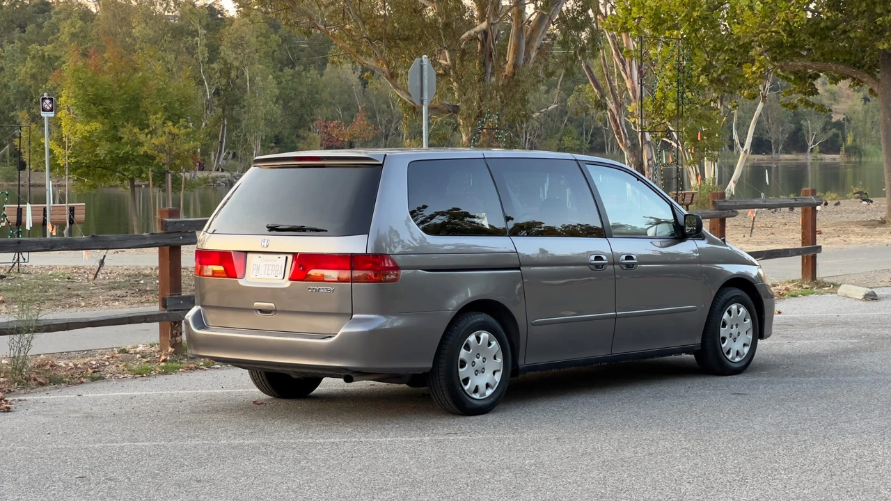 2000 Honda Odyssey - Image 17 of 31