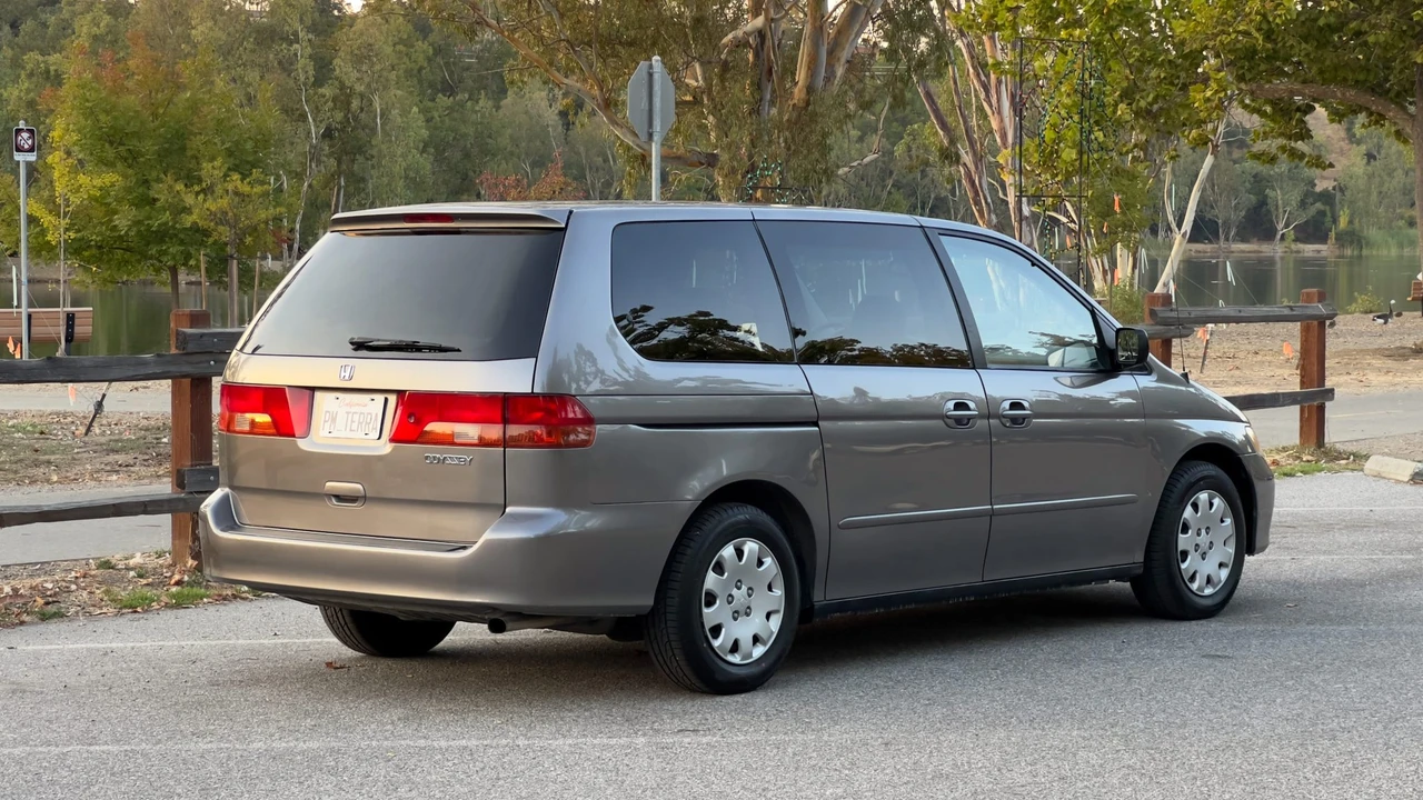 2000 Honda Odyssey - Image 18 of 31