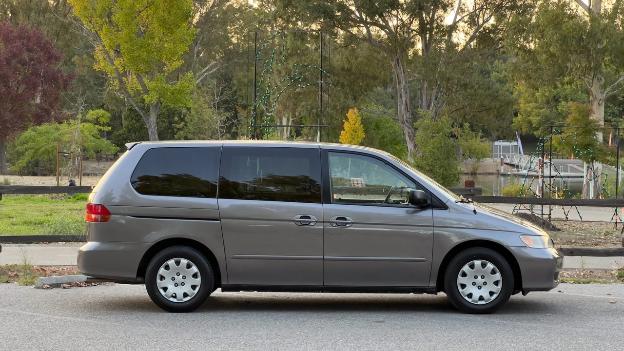2000 Honda Odyssey - Image 16 of 31
