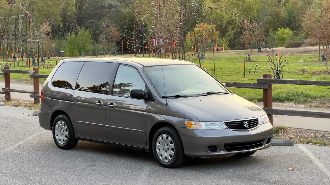 2000 Honda Odyssey - Image 13 of 31