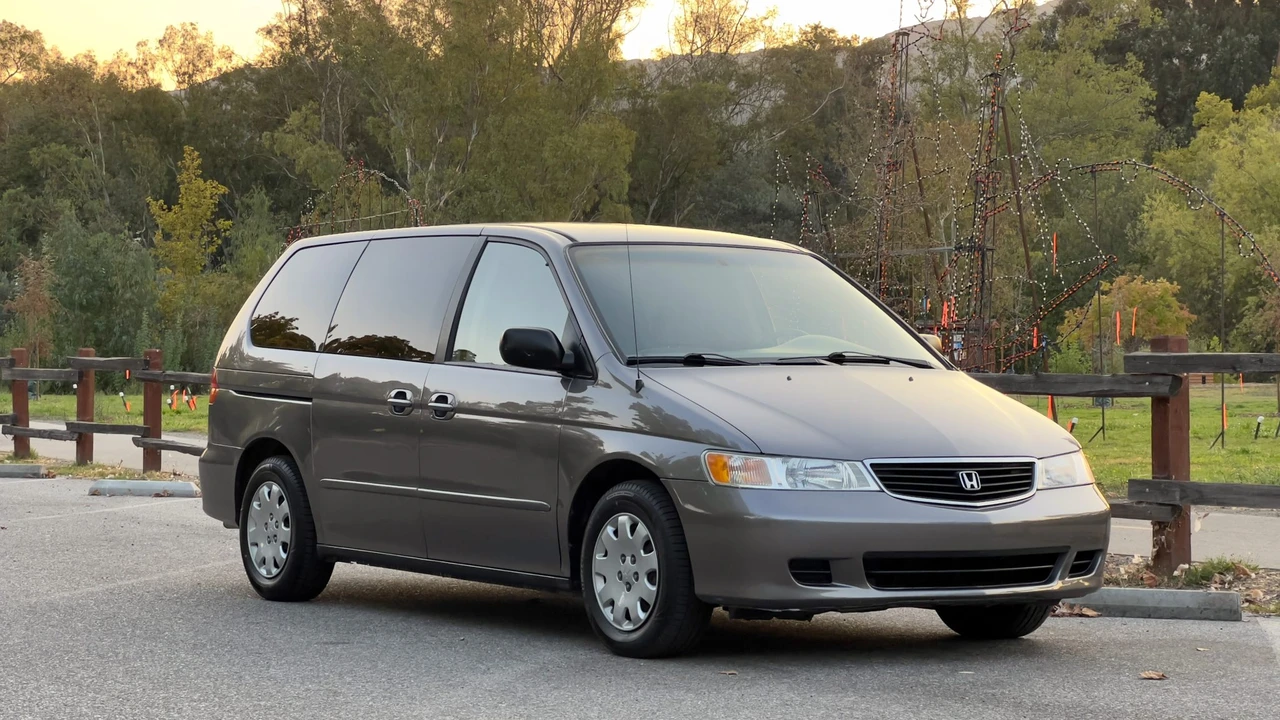 2000 Honda Odyssey - Image 11 of 31