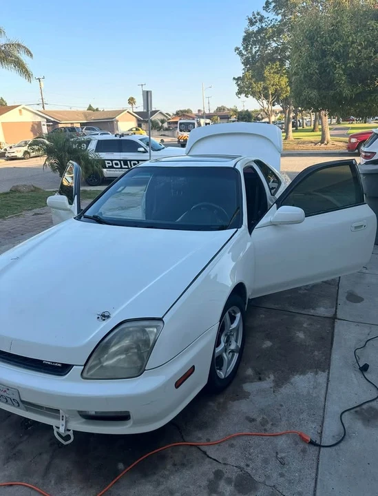 2000 Honda Prelude 5th Gen - Image 2 of 3