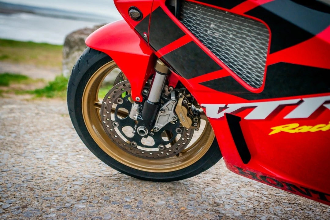 2000 Honda RC51 - Image 17 of 30