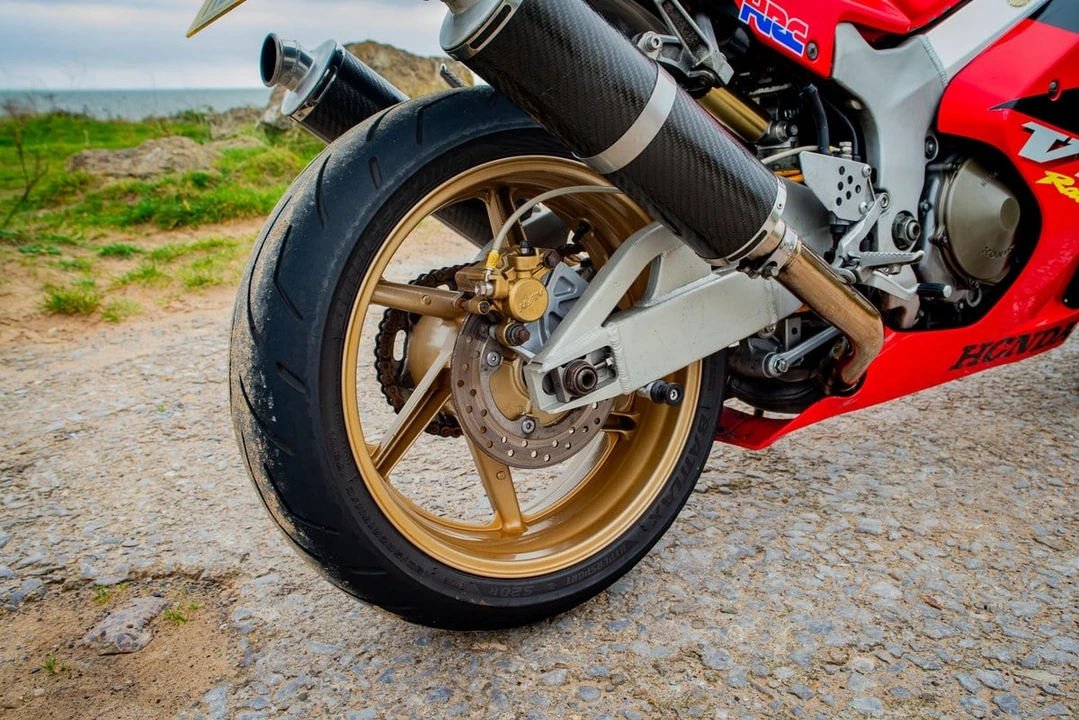 2000 Honda RC51 - Image 16 of 30