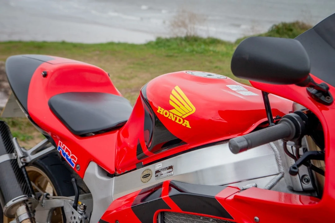 2000 Honda RC51 - Image 9 of 30