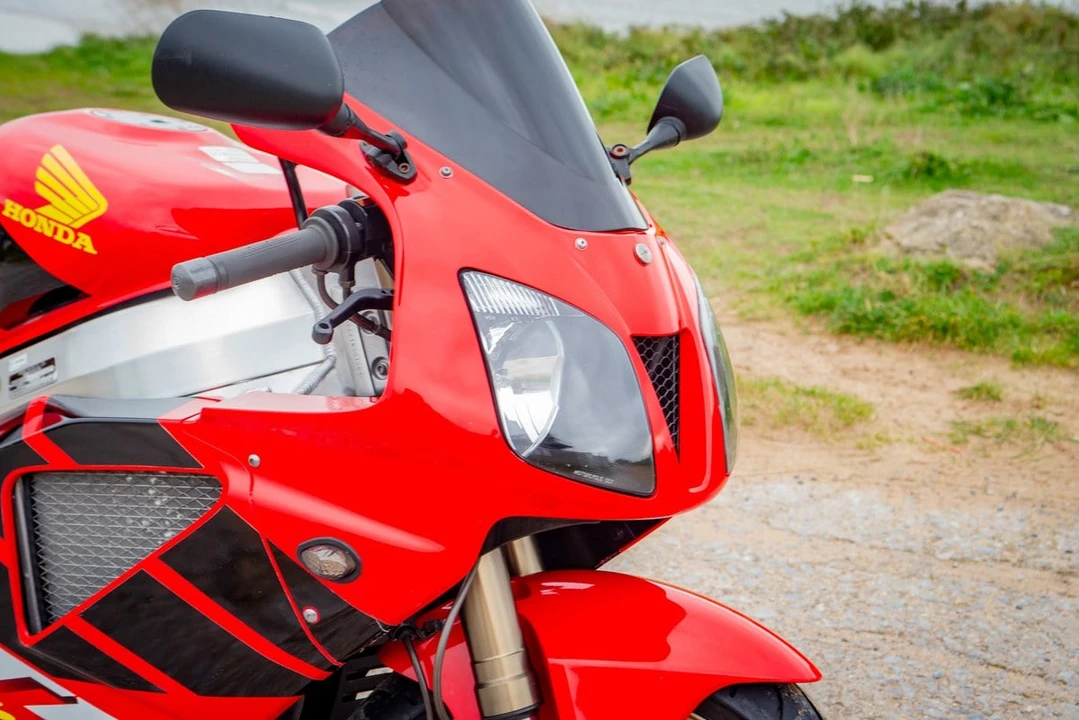 2000 Honda RC51 - Image 10 of 30