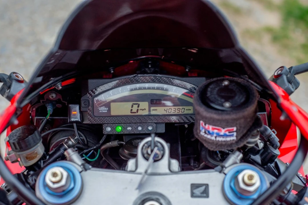 2000 Honda RC51 - Image 18 of 30