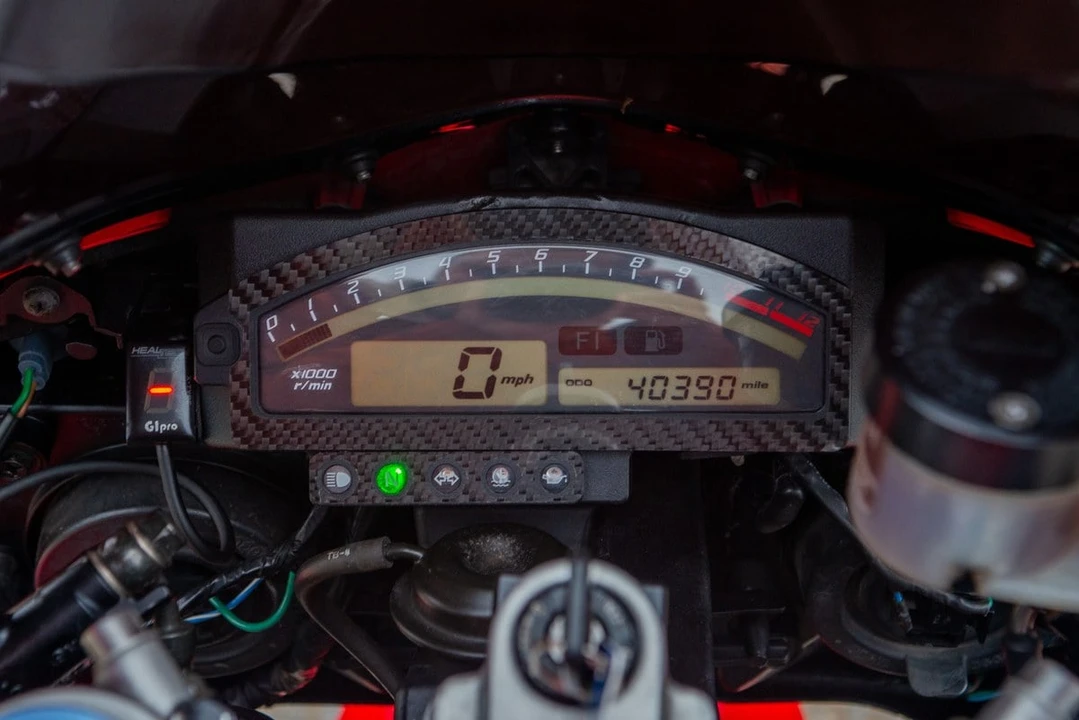 2000 Honda RC51 - Image 21 of 30