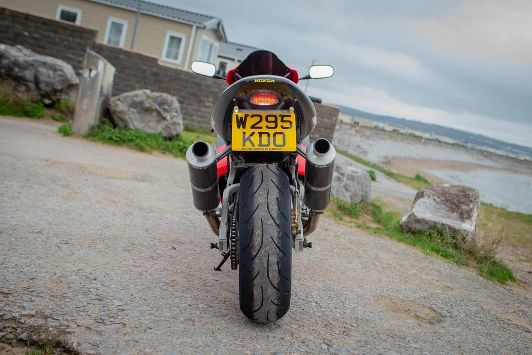 2000 Honda RC51 - Image 15 of 30