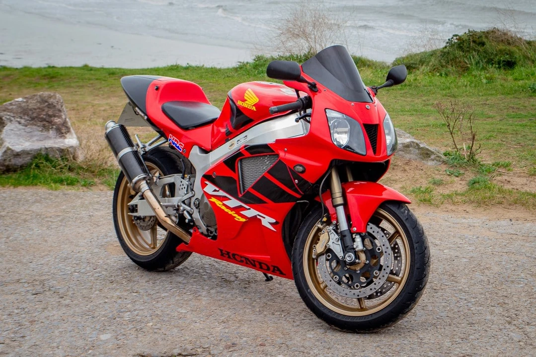 2000 Honda RC51 - Image 2 of 30