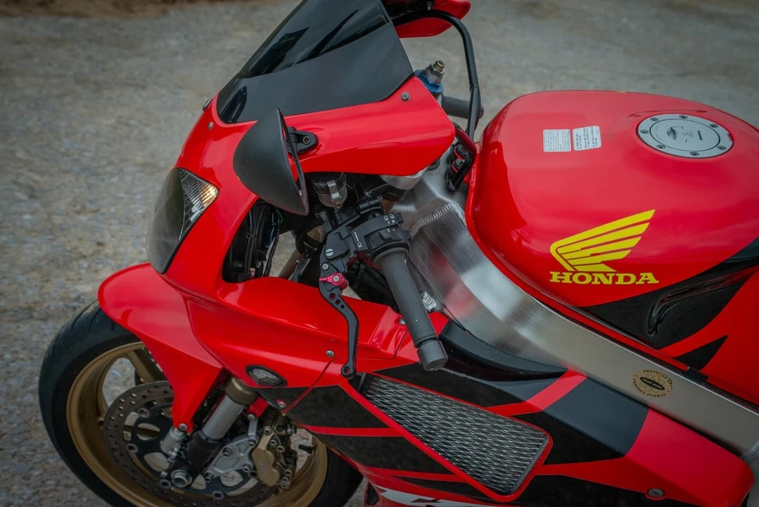2000 Honda RC51 - Image 27 of 30