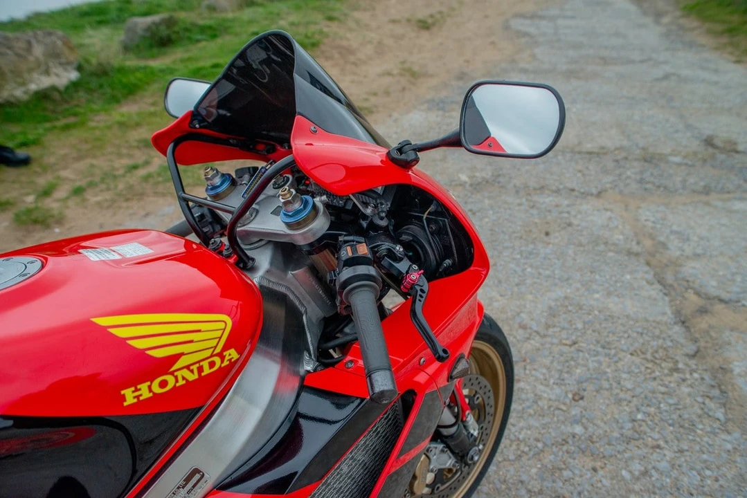 2000 Honda RC51 - Image 29 of 30
