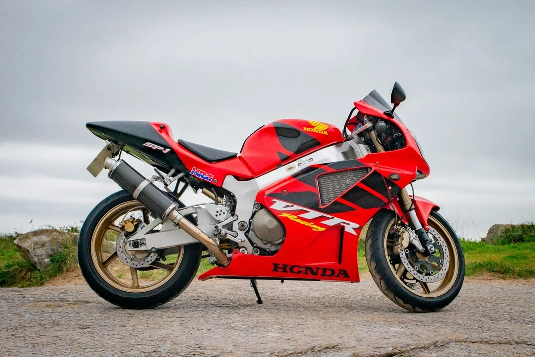 2000 Honda RC51 - Image 3 of 30
