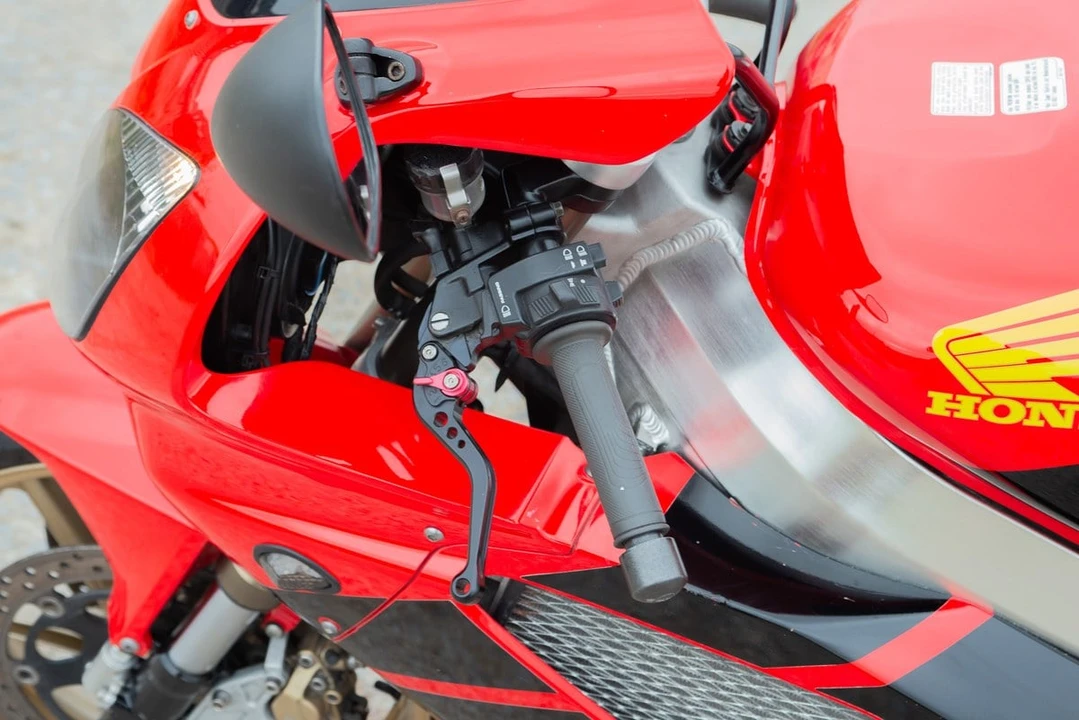 2000 Honda RC51 - Image 26 of 30