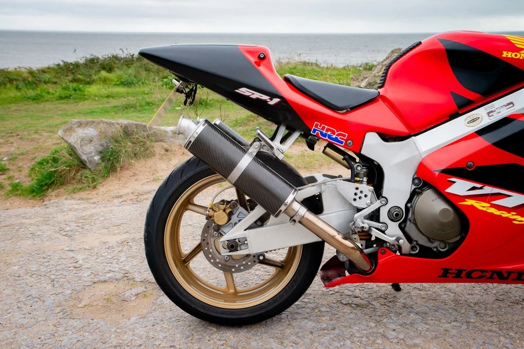 2000 Honda RC51 - Image 11 of 30