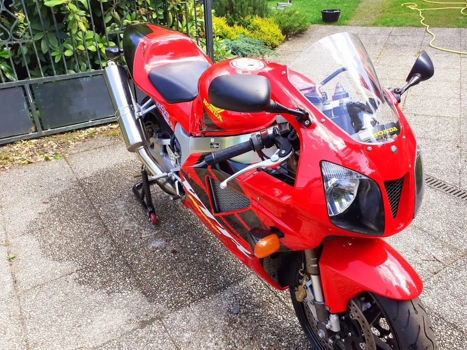 2000 Honda RC51 - Image 8 of 30