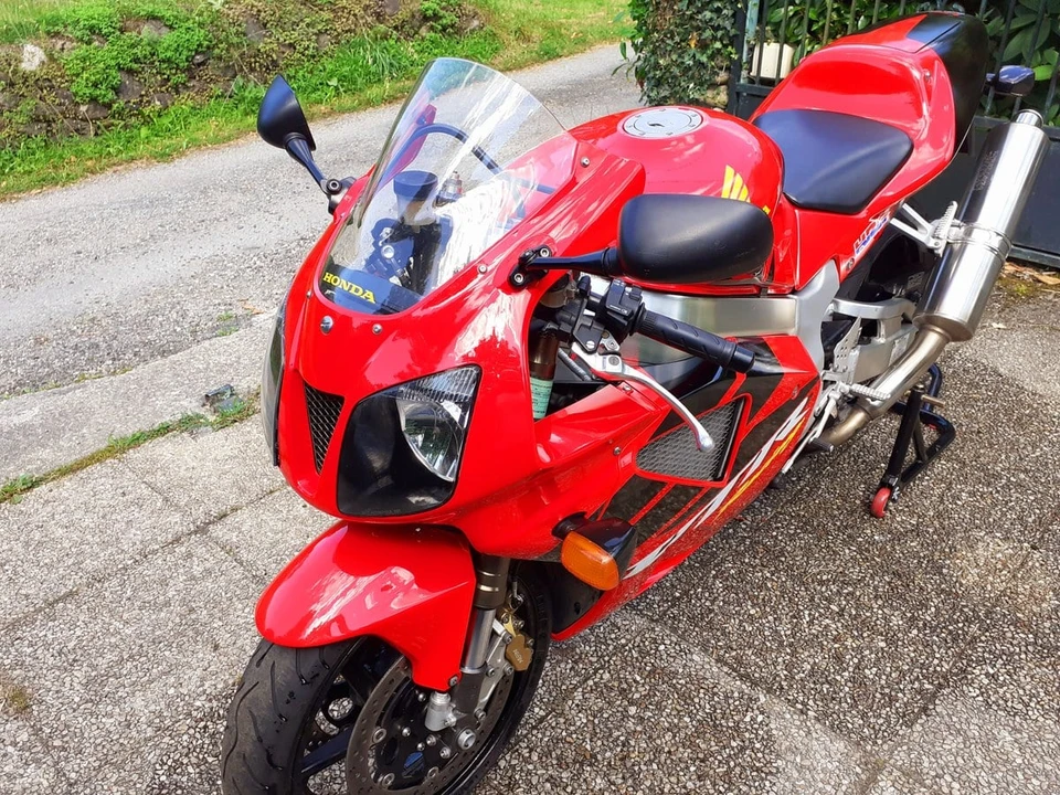 2000 Honda RC51 - Image 2 of 30