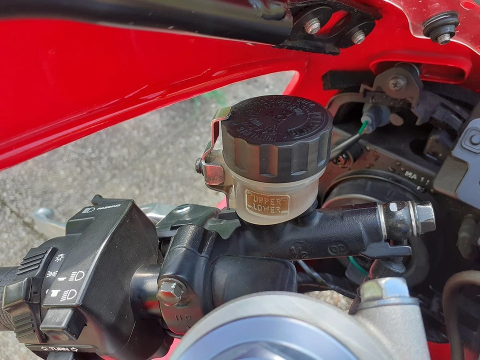 2000 Honda RC51 - Image 26 of 30
