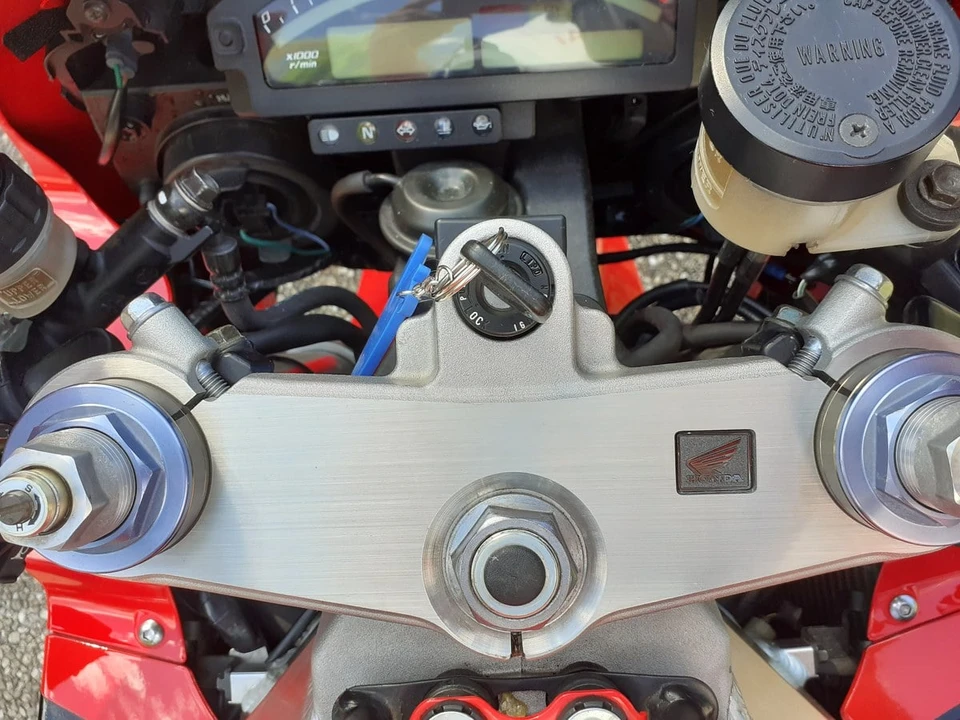 2000 Honda RC51 - Image 16 of 30