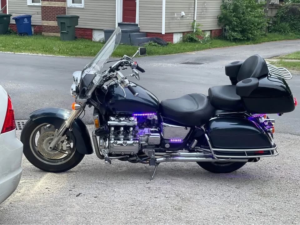 2000 Honda Gold Wing - Image 2 of 3