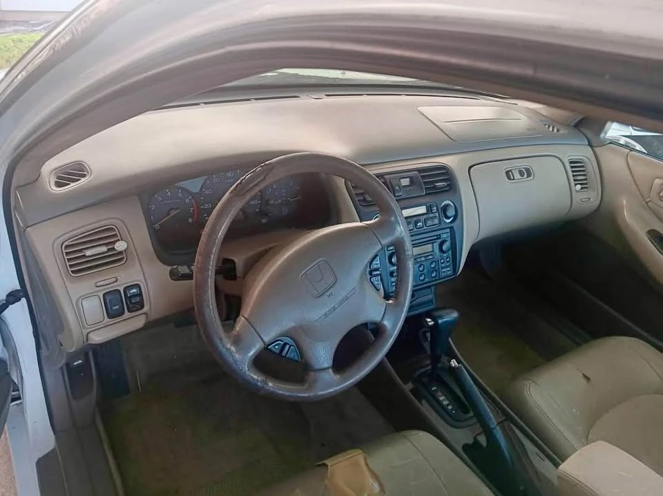 2000 Honda Accord 6th Gen - Image 5 of 7