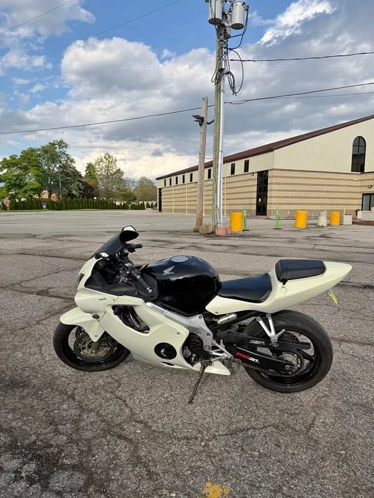 2000 Honda CBR - Image 2 of 4