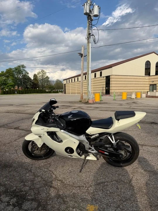 2000 Honda CBR - Image 4 of 4