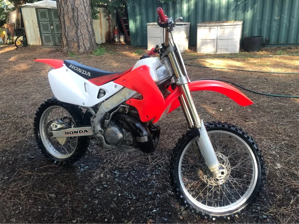 2000 Honda CR - Image 2 of 3