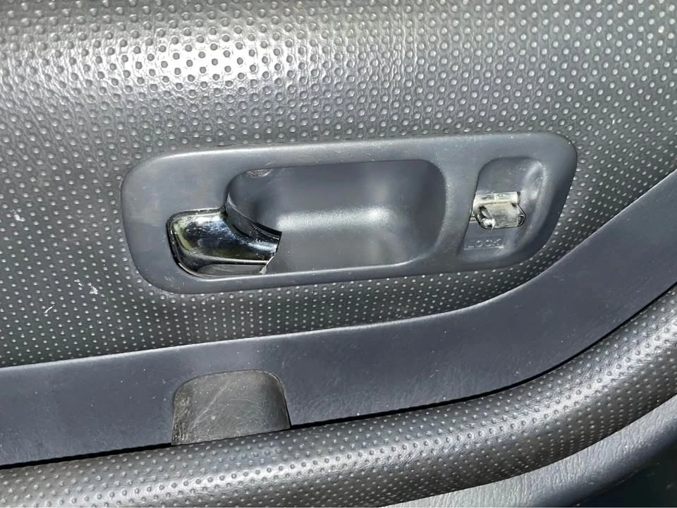 2000 Honda CR-V 1st Gen - Image 7 of 10