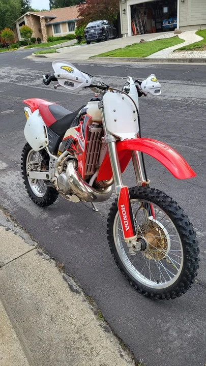 2000 Honda CR - Image 2 of 8