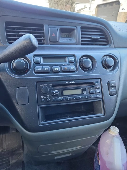 2000 Honda Odyssey - Image 5 of 10