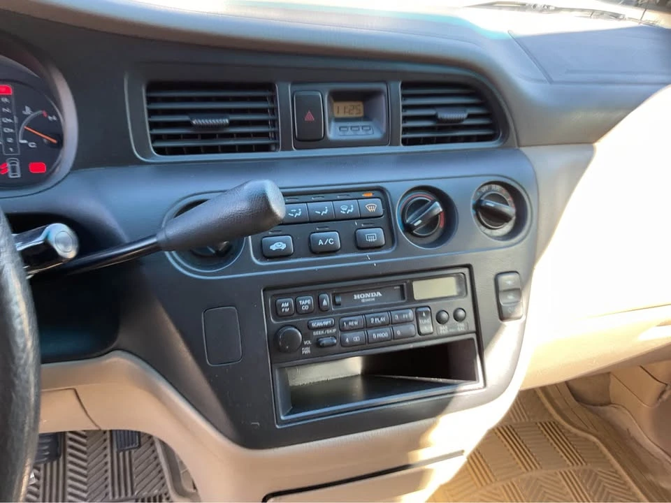2000 Honda Odyssey - Image 16 of 18