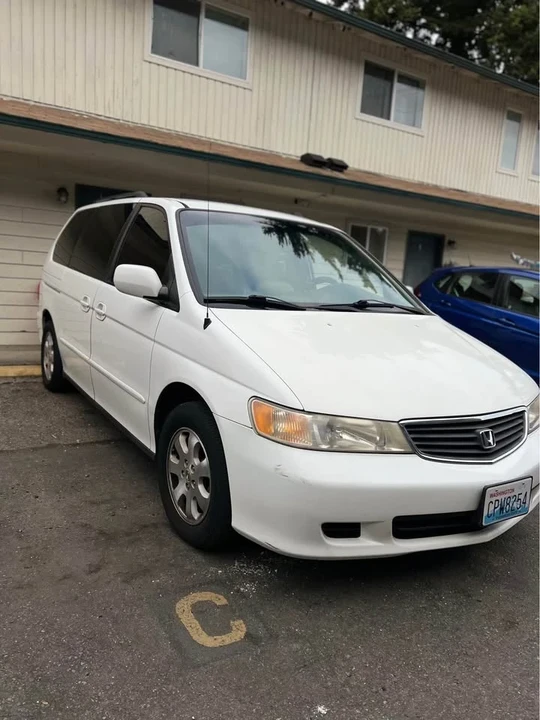 2000 Honda Odyssey - Image 2 of 11