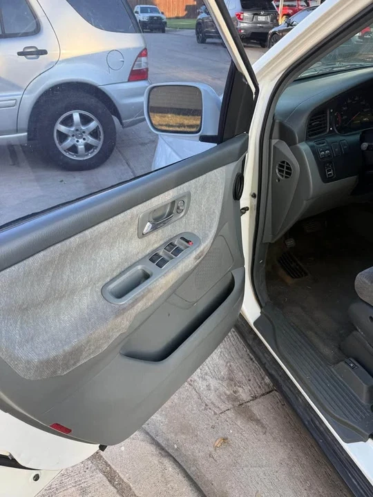 2000 Honda Odyssey - Image 7 of 13