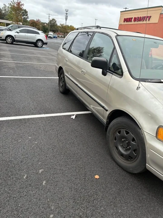 2000 Honda Odyssey - Image 2 of 14
