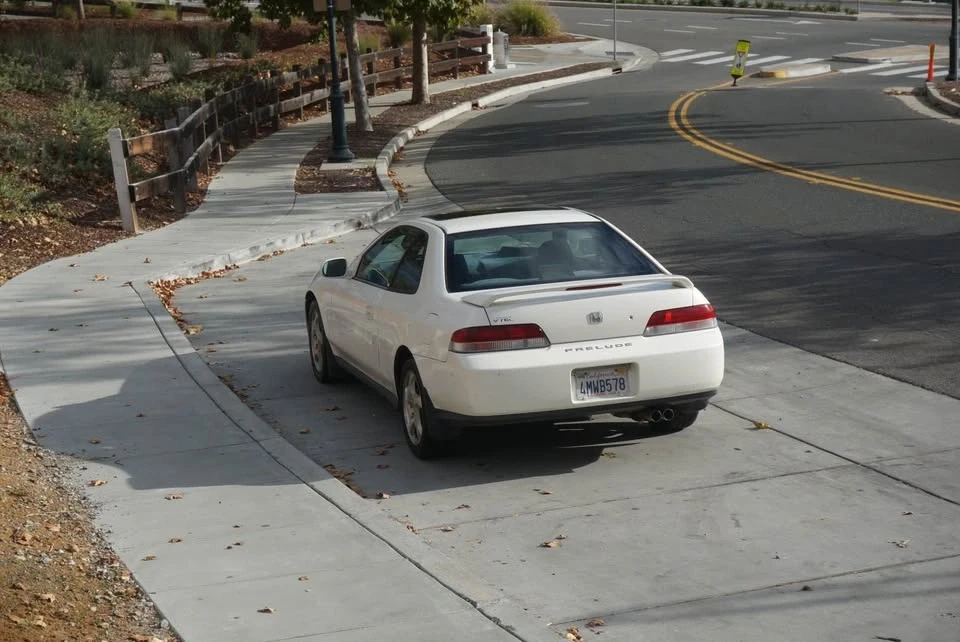 2000 Honda Prelude 5th Gen - Image 2 of 20