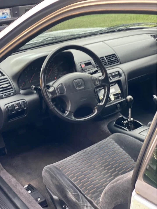 2000 Honda Prelude 5th Gen - Image 13 of 19