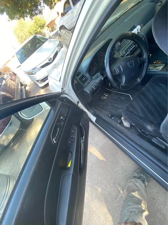 2000 Honda Prelude 5th Gen - Image 7 of 17