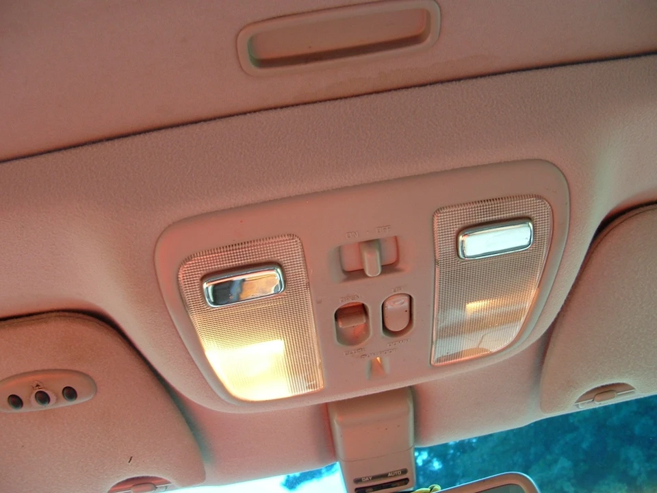 2000 Infiniti Q45 3rd Gen - Image 5 of 8