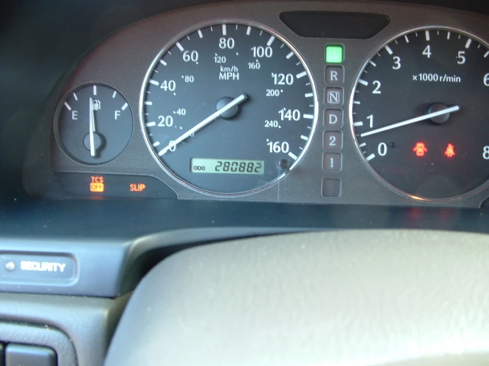 2000 Infiniti Q45 3rd Gen - Image 2 of 8