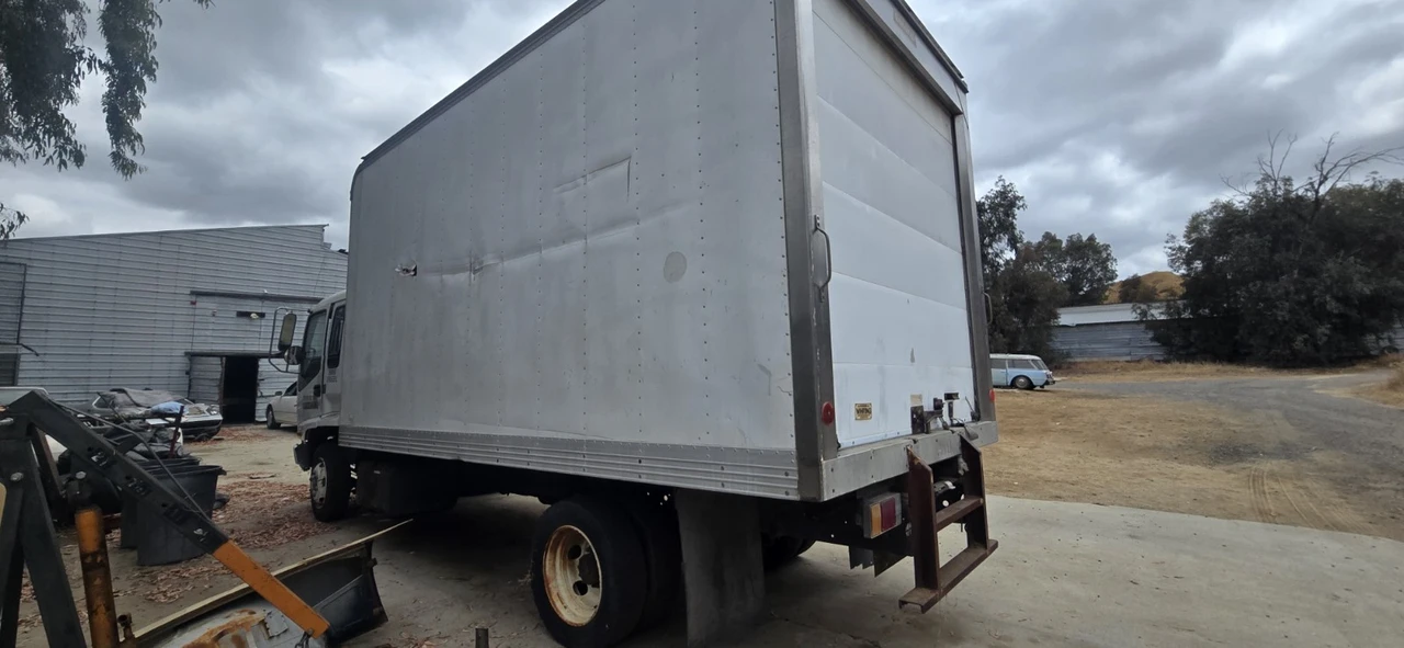 2000 Isuzu Elf - Image 2 of 17