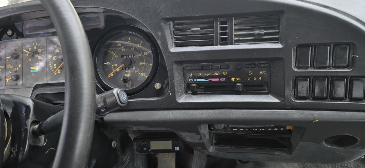 2000 Isuzu Elf - Image 4 of 17