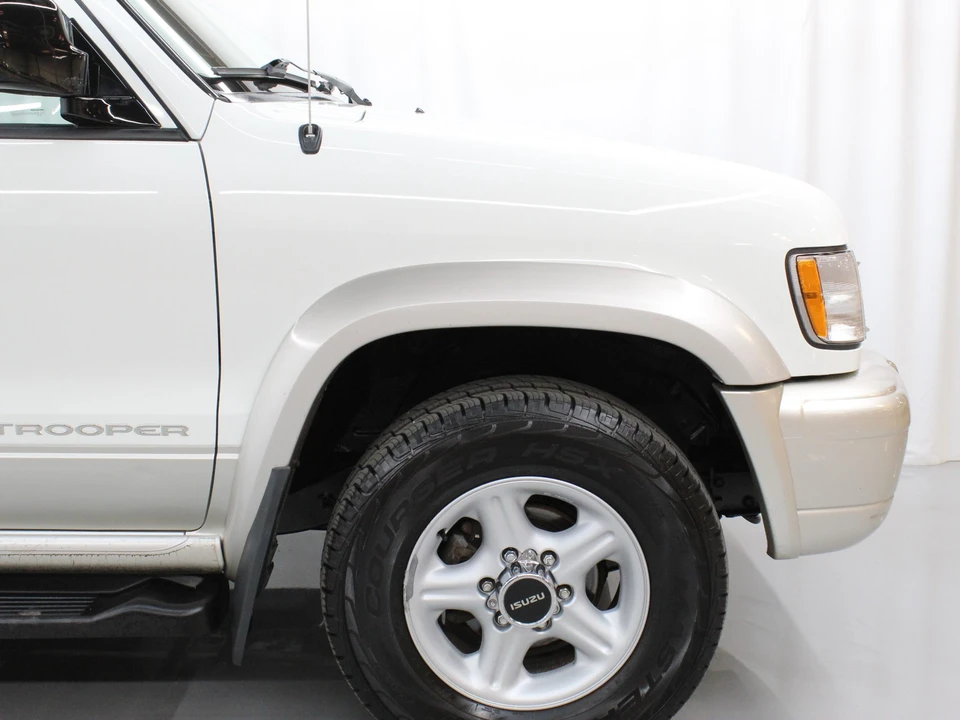 2000 Isuzu Trooper - Image 16 of 31